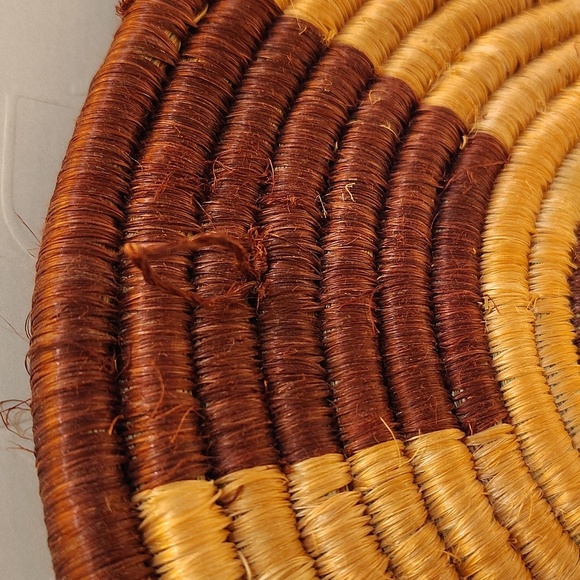 Woven Hotplate Trivit Brown And Beige 10" with Hanger For Use As Wall Decor - Picture 3 of 4